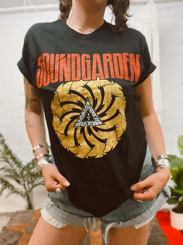 Stylish and comfortable outfits for women   Soundgarden Bad Motor Finger T-Shirt